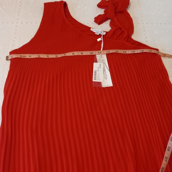 🆕 Red Accento NWT abito mono plisse sheath dress in Red. Size MEDIUM - Picture 7 of 11